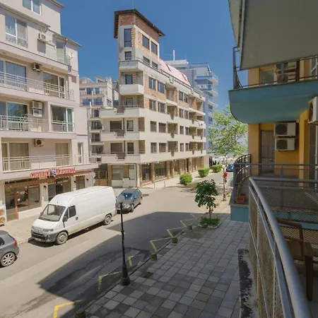 бети Apartment *